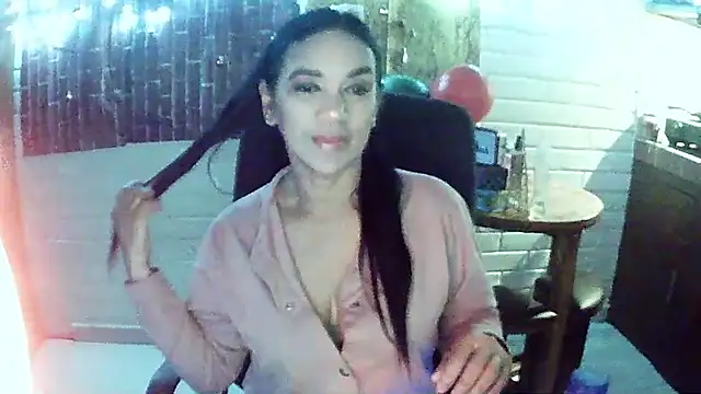 MiiaVelasquez online show from 5, 12, 2025