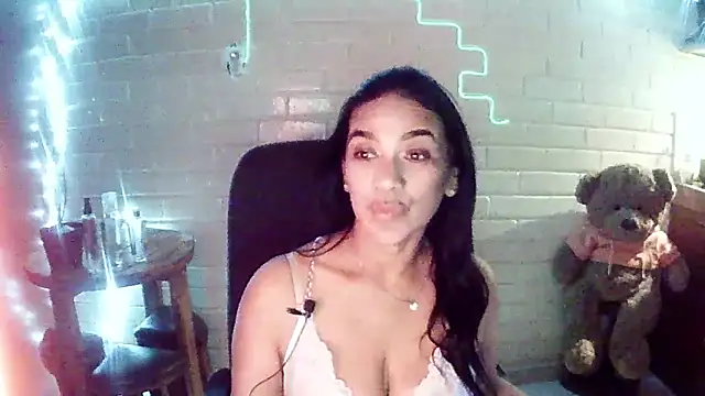 MiiaVelasquez online show from 17, 1, 2026