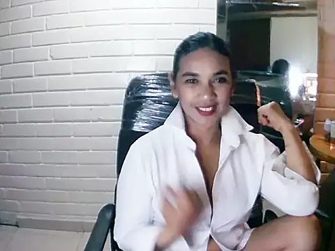 MiiaVelasquez online show from 6, 11, 2025