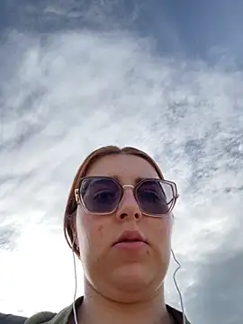 CoraVibes online show from 22, 4, 2026