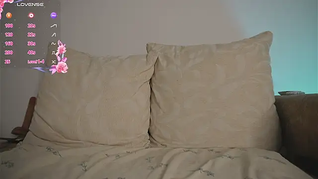 Roxybeautyy online show from 17, 4, 2026