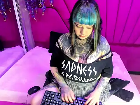 RavenCeleste  online show from 7, 10, 2025