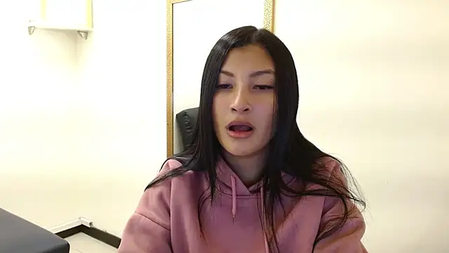 Snapshot of louis_k chatting on 8, 11, 2025 louis k online show from 8, 11, 2025