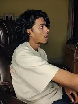 Snapshot of thecatfish chatting on 2, 11, 2025 thecatfish online show from 2, 11, 2025