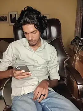 Snapshot of thecatfish chatting on 4, 11, 2025 thecatfish online show from 4, 11, 2025