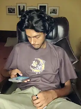 Snapshot of thecatfish chatting on 29, 10, 2025 thecatfish online show from 29, 10, 2025