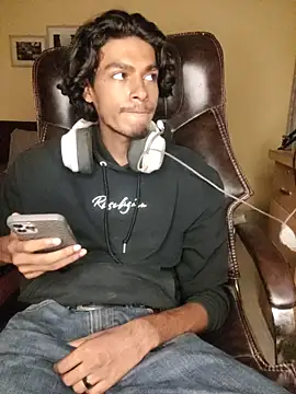 Snapshot of thecatfish chatting on 12, 11, 2025 thecatfish online show from 12, 11, 2025