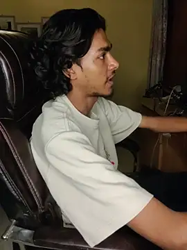 Snapshot of thecatfish chatting on 1, 11, 2025 thecatfish online show from 1, 11, 2025