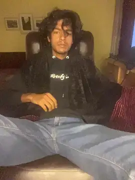 Snapshot of thecatfish chatting on 23, 11, 2025 thecatfish online show from 23, 11, 2025