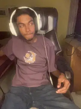 Snapshot of thecatfish chatting on 1, 12, 2025 thecatfish online show from 1, 12, 2025