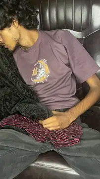 Snapshot of thecatfish chatting on 21, 11, 2025 thecatfish online show from 21, 11, 2025