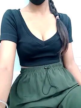Snapshot of cute_parii_ chatting on 11, 9, 2025 cute parii online show from 11, 9, 2025