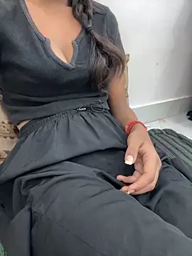 Snapshot of cute_parii_ chatting on 1, 10, 2025 cute parii online show from 1, 10, 2025