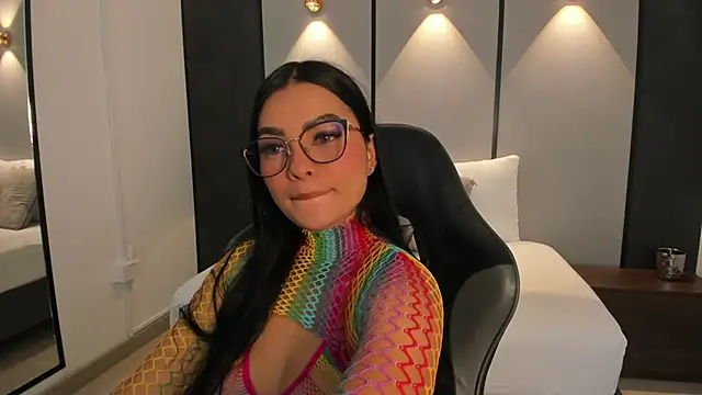 Snapshot of emily_tolson chatting on 4, 6, 2026 emily tolson online show from 4, 6, 2026