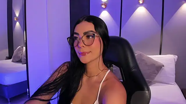 Snapshot of emily_tolson chatting on 10, 6, 2026 emily tolson online show from 10, 6, 2026