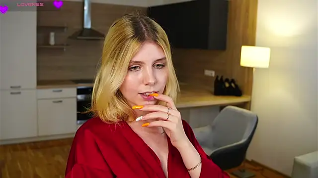 HermelindaKopczyk online show from 4, 10, 2025