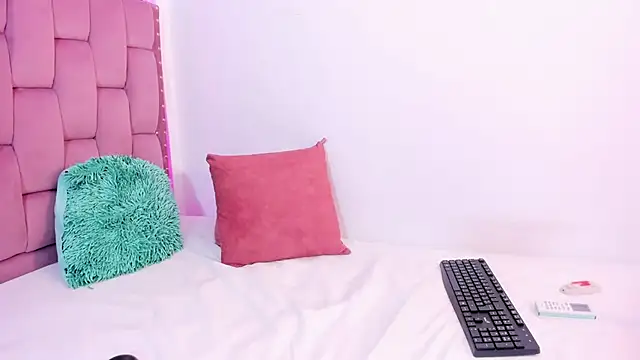 Mia Duarte1 online show from 13, 12, 2025