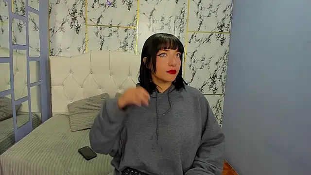 Snapshot of Itsuki_N chatting on 10, 11, 2025 Itsuki N online show from 10, 11, 2025