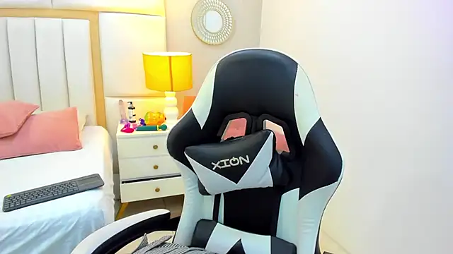 EimmyJones online show from 8, 11, 2025