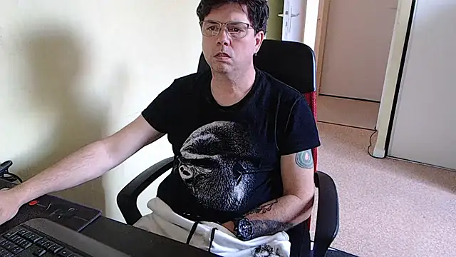 blueandwhite1 online show from 9, 3, 2026