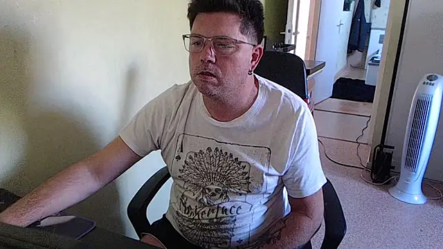 blueandwhite1 online show from 18, 9, 2025