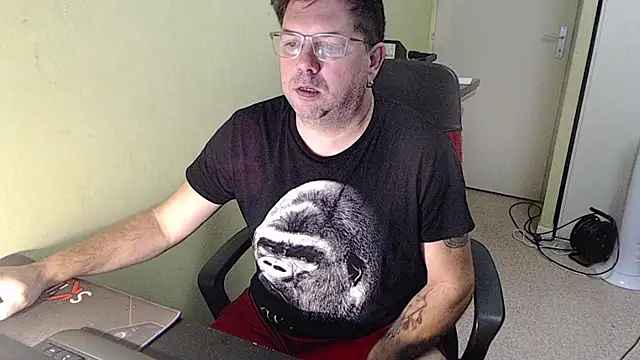 Snapshot of blueandwhite1 chatting on 1, 11, 2025 blueandwhite1 online show from 1, 11, 2025