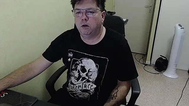 Snapshot of blueandwhite1 chatting on 10, 11, 2025 blueandwhite1 online show from 10, 11, 2025