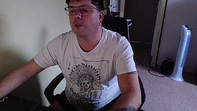 Snapshot of blueandwhite1 chatting on 13, 11, 2025 blueandwhite1 online show from 13, 11, 2025