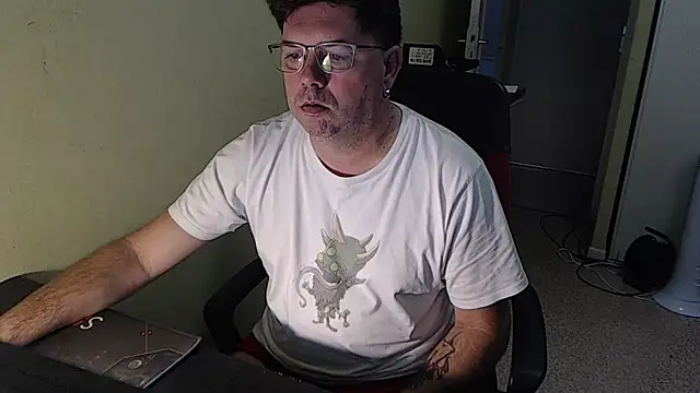 Snapshot of blueandwhite1 chatting on 5, 11, 2025 blueandwhite1 online show from 5, 11, 2025