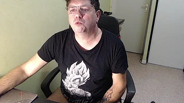 Snapshot of blueandwhite1 chatting on 27, 11, 2025 blueandwhite1 online show from 27, 11, 2025