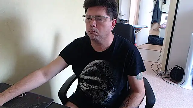 Snapshot of blueandwhite1 chatting on 9, 10, 2025 blueandwhite1 online show from 9, 10, 2025