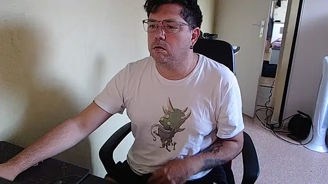 Snapshot of blueandwhite1 chatting on 11, 10, 2025 blueandwhite1 online show from 11, 10, 2025