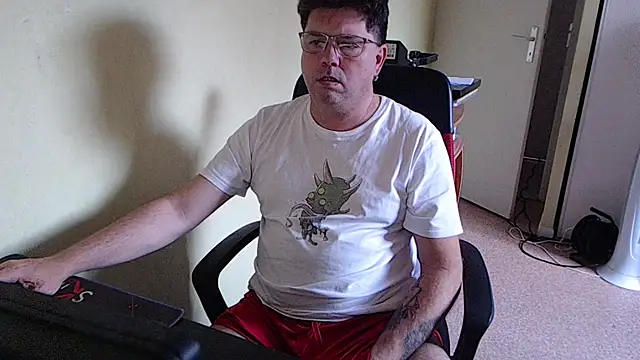 Snapshot of blueandwhite1 chatting on 4, 11, 2025 blueandwhite1 online show from 4, 11, 2025