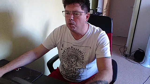 Snapshot of blueandwhite1 chatting on 30, 10, 2025 blueandwhite1 online show from 30, 10, 2025