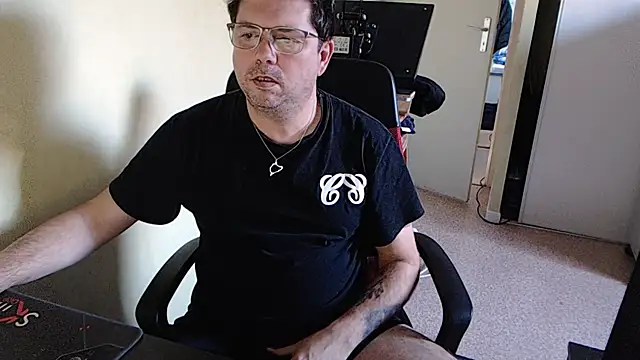 blueandwhite1 online show from 28, 12, 2024