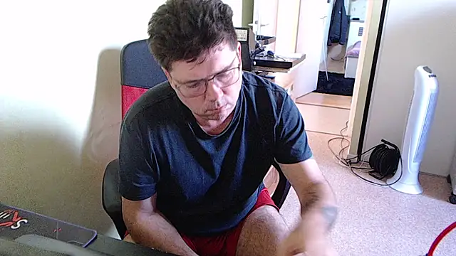 Snapshot of blueandwhite1 chatting on 21, 10, 2025 blueandwhite1 online show from 21, 10, 2025