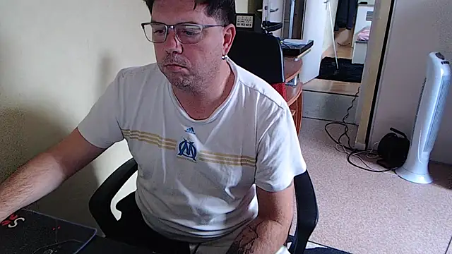 Snapshot of blueandwhite1 chatting on 6, 11, 2025 blueandwhite1 online show from 6, 11, 2025