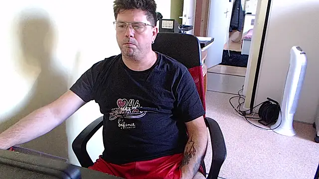 Snapshot of blueandwhite1 chatting on 24, 10, 2025 blueandwhite1 online show from 24, 10, 2025