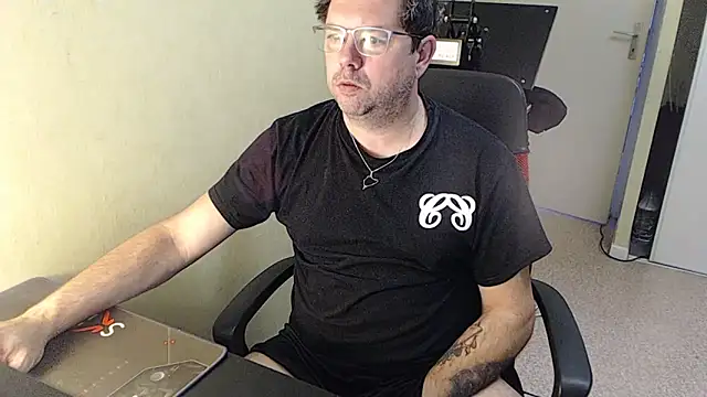 blueandwhite1 online show from 29, 12, 2024