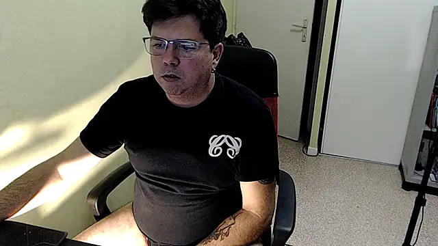 Snapshot of blueandwhite1 chatting on 2, 12, 2025 blueandwhite1 online show from 2, 12, 2025