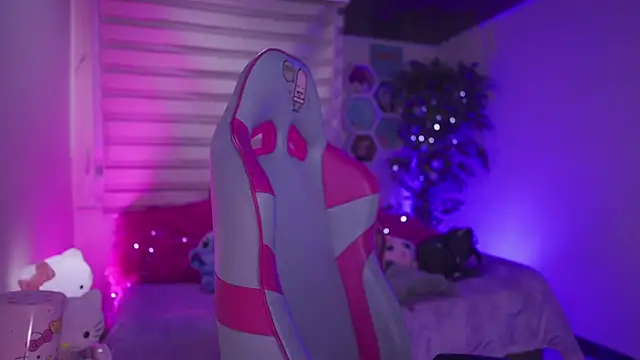  chloe moons  online show from 5, 11, 2025