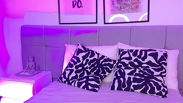 Snapshot of FranchescaVeleska chatting on 19, 11, 2025 FranchescaVeleska online show from 19, 11, 2025