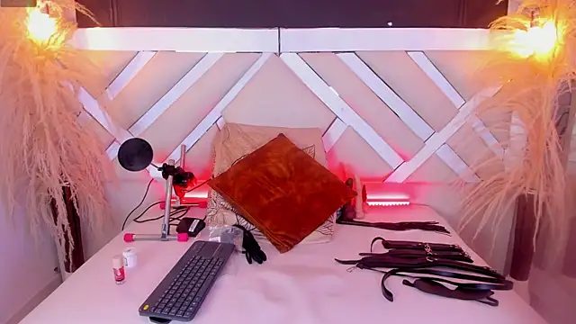 Zoe-Johnson  online show from 28, 2, 2026