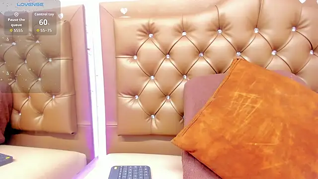 Zoe-Johnson  online show from 7, 10, 2025