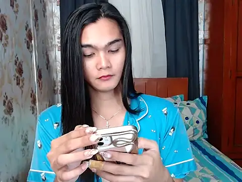 lady in moon online show from 16, 10, 2025