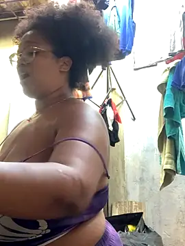 Snapshot of Yera_brown69 chatting on 8, 11, 2025 Yera brown69 online show from 8, 11, 2025