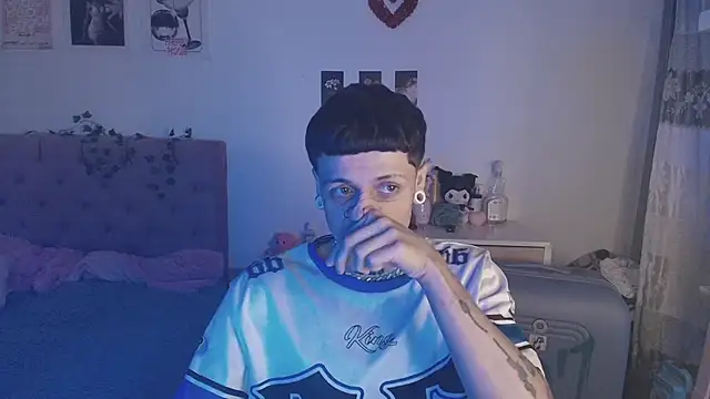2cyboy  online show from 14, 9, 2025