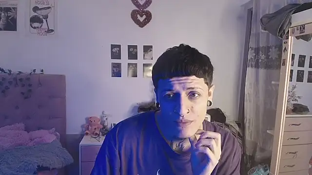 2cyboy  online show from 22, 9, 2025