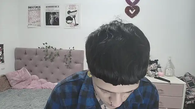 2cyboy  online show from 18, 9, 2025