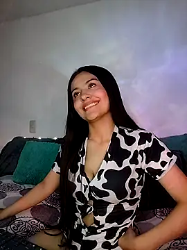 Emmaa  Smiith online show from 29, 9, 2025